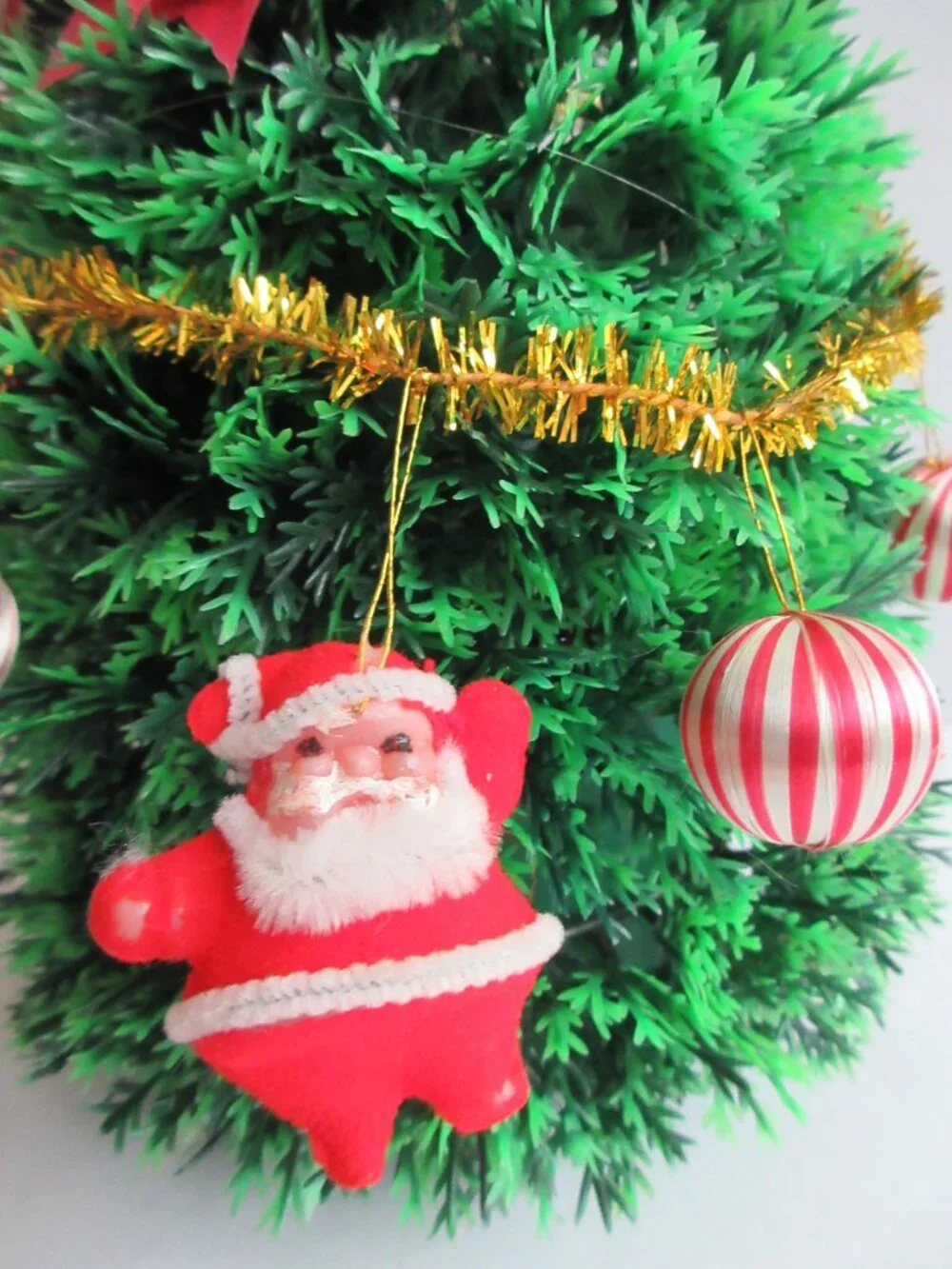 Table Top Plastic Christmas Tree Poinsettia, Garland, Satin Balls, Vintage READ*